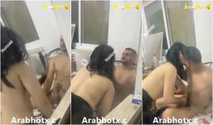 واخد خطيبته فبيت صاحبه بينيكها و صاحبه الخول بيصورهم و هي نازله مص فزبه زي اللبوه